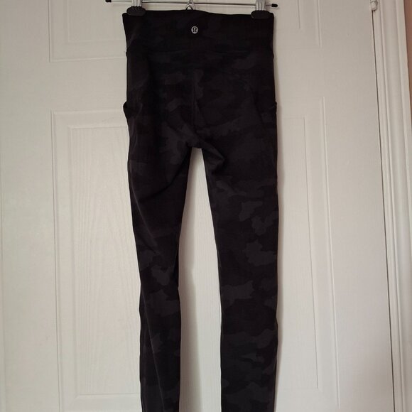 Lululemon 25" Camo leggings with pockets - Picture 2 of 9